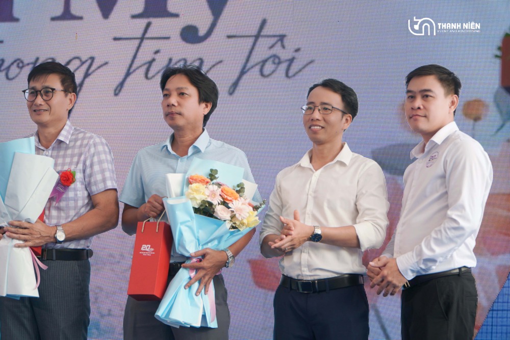 tổ chức hội khóa 20 năm