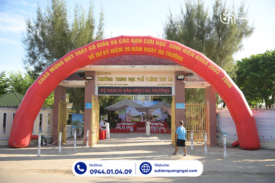 tổ chức hội khóa 20 năm Khi tổ chức hội khóa 20 năm ngay từ cổng chính của trường dấu ấn ngày hội ngộ đã hiện lên nổi bật