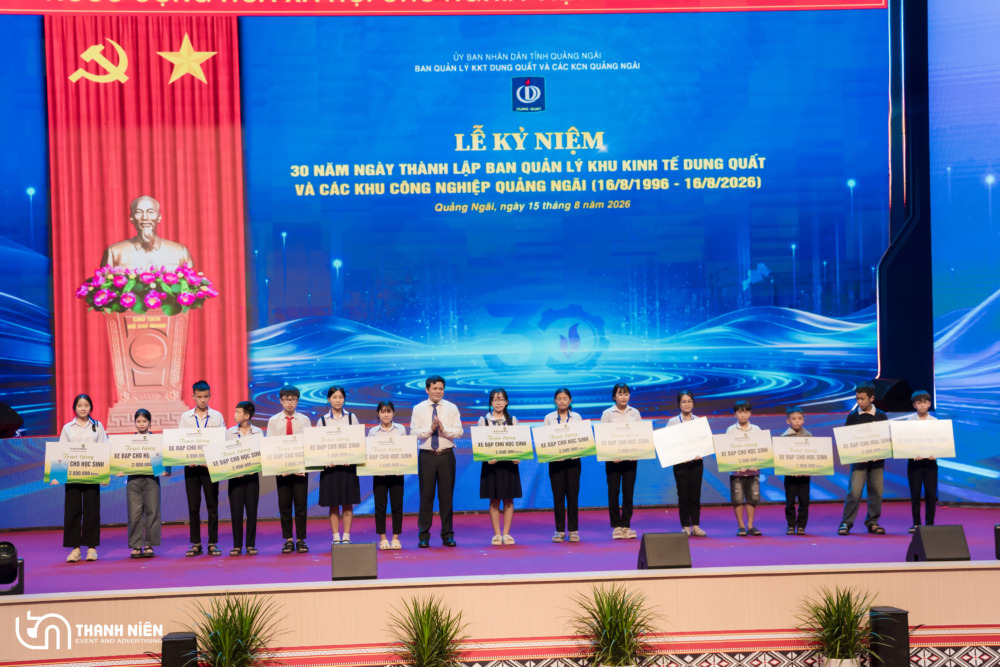 tổ chức sự kiện kỷ niệm 30 năm